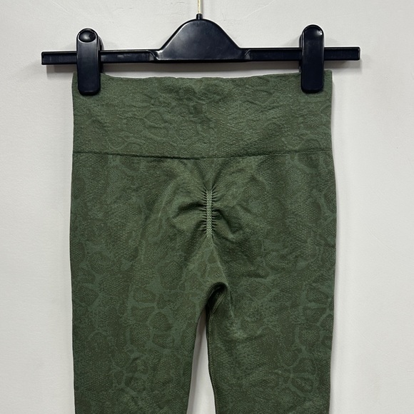 Gymshark Olive Patterned Leggings 2 - Picture 4 of 6